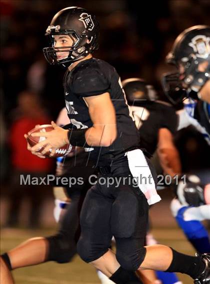 Thumbnail 2 in Santa Margarita vs. Servite  photogallery.
