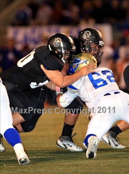 Thumbnail 1 in Santa Margarita vs. Servite  photogallery.
