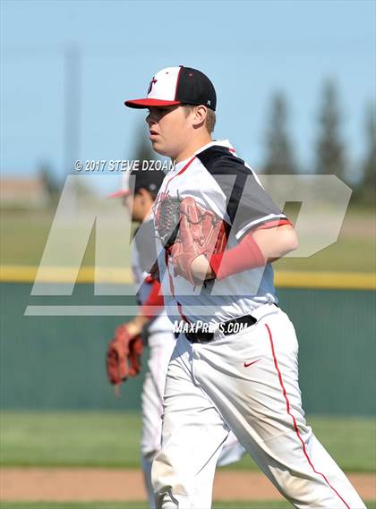 Thumbnail 3 in Del Campo @ Antelope photogallery.