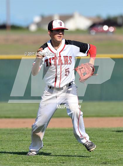 Thumbnail 3 in Del Campo @ Antelope photogallery.