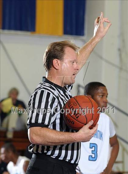Thumbnail 3 in Newark Memorial vs. Burbank (Gridley Invitational) photogallery.