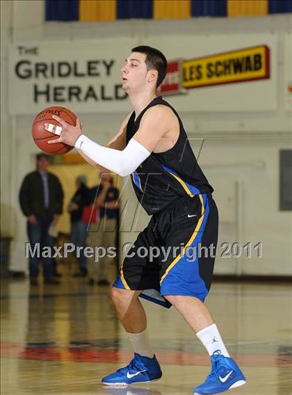 Thumbnail 1 in Newark Memorial vs. Burbank (Gridley Invitational) photogallery.
