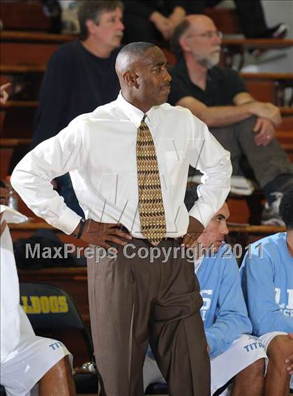 Thumbnail 3 in Newark Memorial vs. Burbank (Gridley Invitational) photogallery.