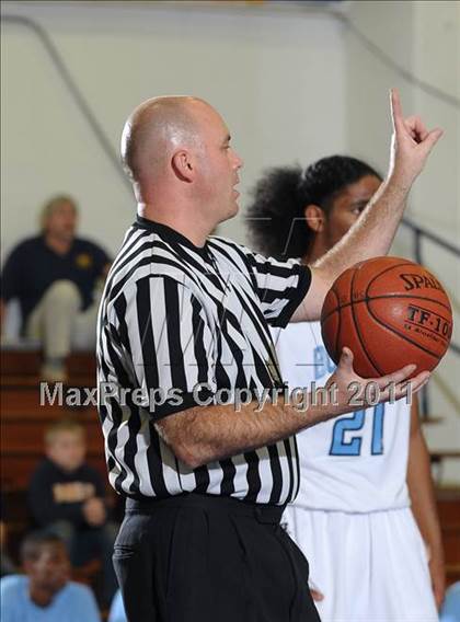 Thumbnail 1 in Newark Memorial vs. Burbank (Gridley Invitational) photogallery.