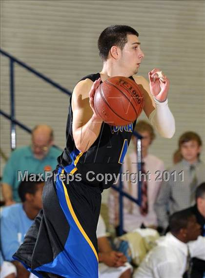 Thumbnail 2 in Newark Memorial vs. Burbank (Gridley Invitational) photogallery.