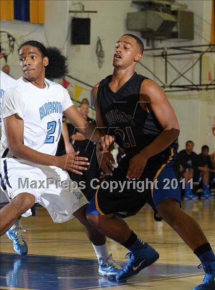 Thumbnail 3 in Newark Memorial vs. Burbank (Gridley Invitational) photogallery.