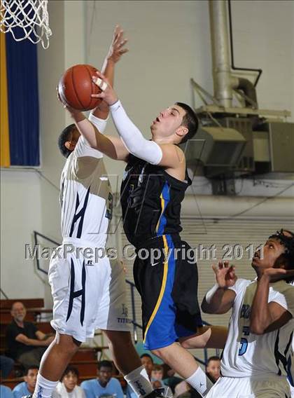 Thumbnail 1 in Newark Memorial vs. Burbank (Gridley Invitational) photogallery.