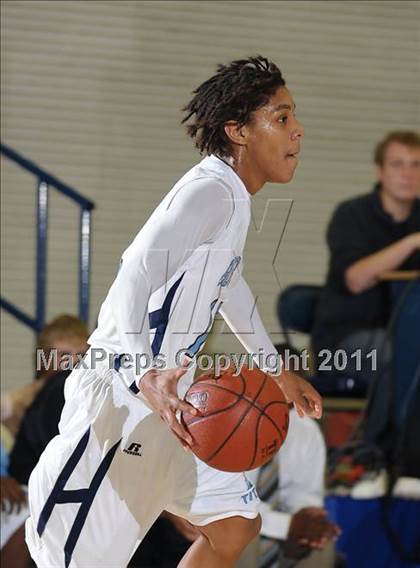 Thumbnail 2 in Newark Memorial vs. Burbank (Gridley Invitational) photogallery.