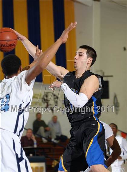 Thumbnail 1 in Newark Memorial vs. Burbank (Gridley Invitational) photogallery.