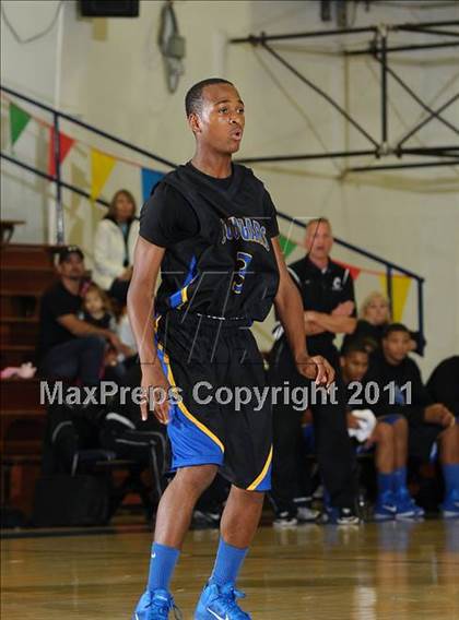 Thumbnail 1 in Newark Memorial vs. Burbank (Gridley Invitational) photogallery.
