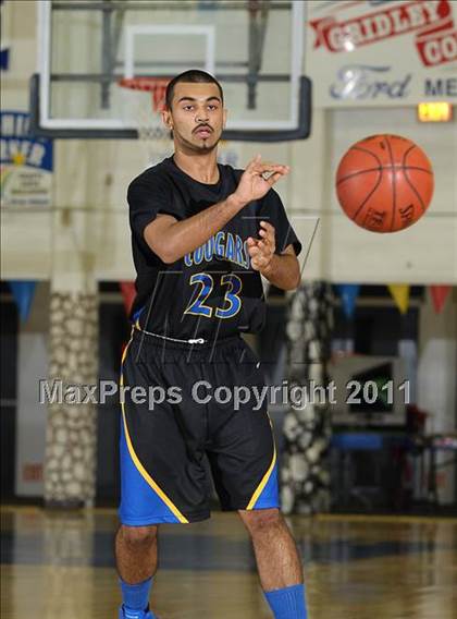 Thumbnail 2 in Newark Memorial vs. Burbank (Gridley Invitational) photogallery.
