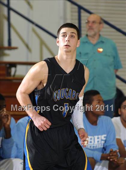 Thumbnail 2 in Newark Memorial vs. Burbank (Gridley Invitational) photogallery.