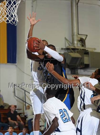 Thumbnail 3 in Newark Memorial vs. Burbank (Gridley Invitational) photogallery.
