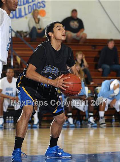 Thumbnail 3 in Newark Memorial vs. Burbank (Gridley Invitational) photogallery.