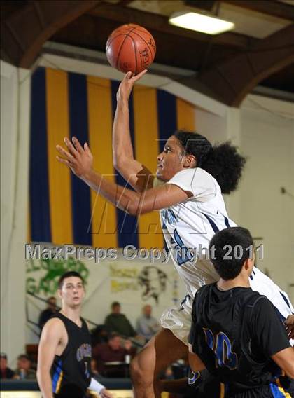 Thumbnail 1 in Newark Memorial vs. Burbank (Gridley Invitational) photogallery.