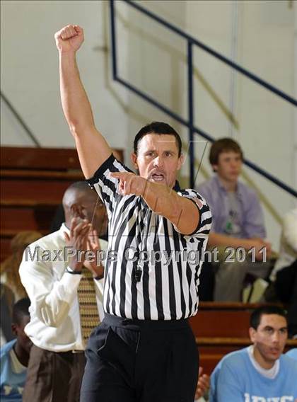 Thumbnail 1 in Newark Memorial vs. Burbank (Gridley Invitational) photogallery.