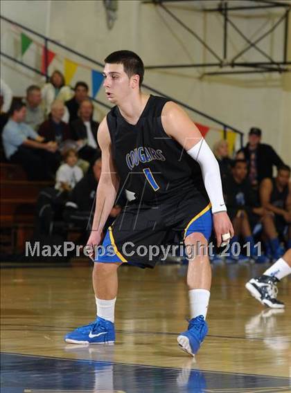 Thumbnail 3 in Newark Memorial vs. Burbank (Gridley Invitational) photogallery.