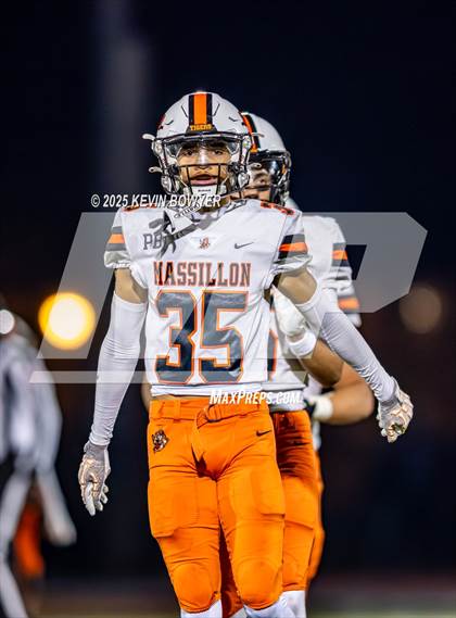 Thumbnail 3 in Washington @ St. Francis DeSales (OHSAA Div II Region 7 Semifinal) photogallery.