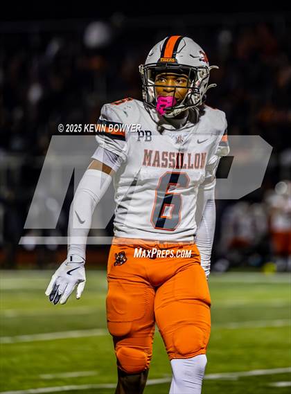 Thumbnail 3 in Washington @ St. Francis DeSales (OHSAA Div II Region 7 Semifinal) photogallery.