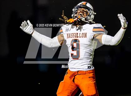 Thumbnail 3 in Washington @ St. Francis DeSales (OHSAA Div II Region 7 Semifinal) photogallery.