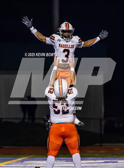 Thumbnail 2 in Washington @ St. Francis DeSales (OHSAA Div II Region 7 Semifinal) photogallery.