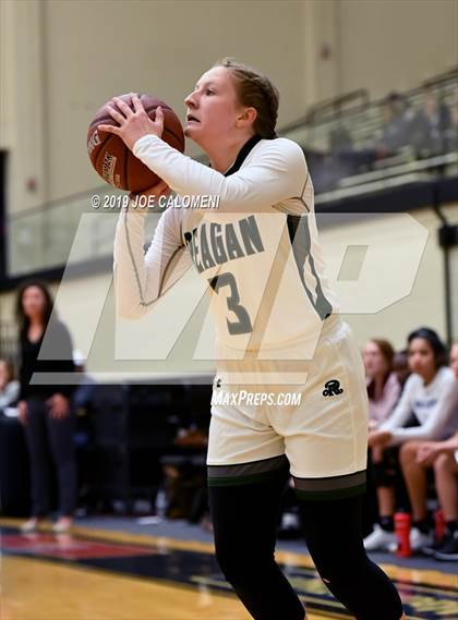 Thumbnail 3 in Reagan [Ronald] vs MacArthur [Douglas] photogallery.