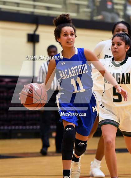 Thumbnail 3 in Reagan [Ronald] vs MacArthur [Douglas] photogallery.