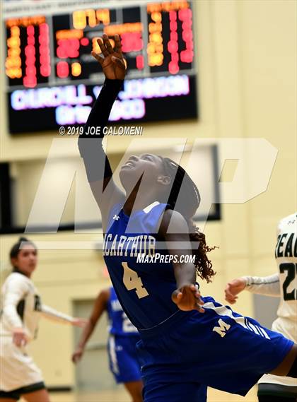 Thumbnail 3 in Reagan [Ronald] vs MacArthur [Douglas] photogallery.