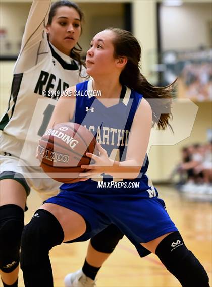 Thumbnail 3 in Reagan [Ronald] vs MacArthur [Douglas] photogallery.