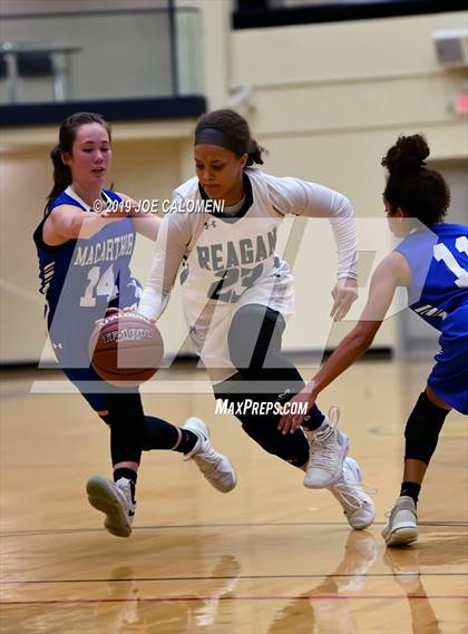Thumbnail 1 in Reagan [Ronald] vs MacArthur [Douglas] photogallery.