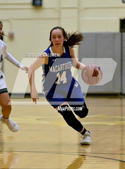 Thumbnail 1 in Reagan [Ronald] vs MacArthur [Douglas] photogallery.
