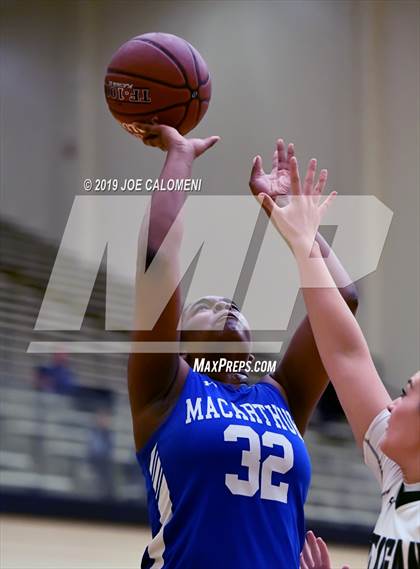 Thumbnail 2 in Reagan [Ronald] vs MacArthur [Douglas] photogallery.