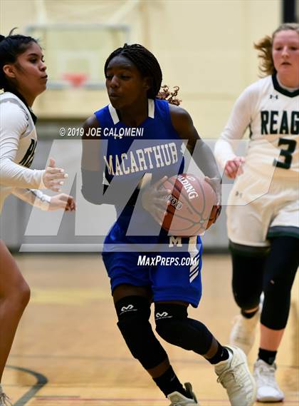 Thumbnail 1 in Reagan [Ronald] vs MacArthur [Douglas] photogallery.