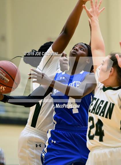 Thumbnail 1 in Reagan [Ronald] vs MacArthur [Douglas] photogallery.