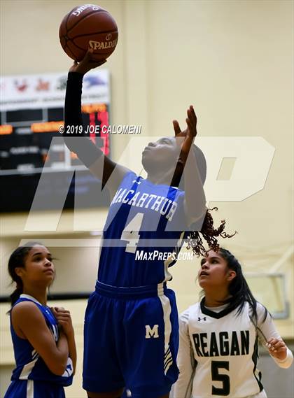 Thumbnail 3 in Reagan [Ronald] vs MacArthur [Douglas] photogallery.