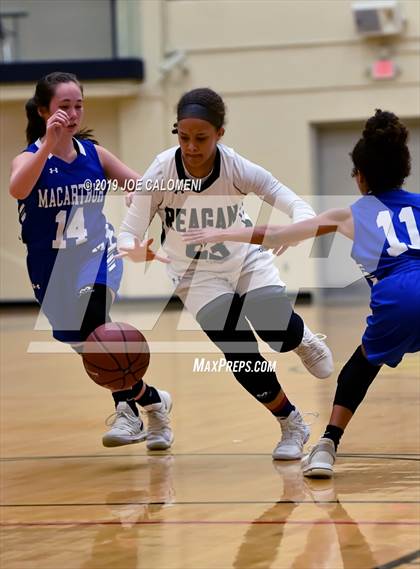 Thumbnail 3 in Reagan [Ronald] vs MacArthur [Douglas] photogallery.