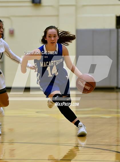 Thumbnail 3 in Reagan [Ronald] vs MacArthur [Douglas] photogallery.