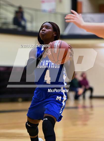 Thumbnail 3 in Reagan [Ronald] vs MacArthur [Douglas] photogallery.