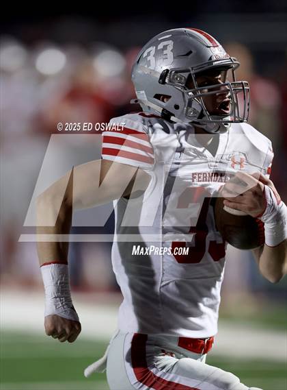 Thumbnail 2 in Ferndale vs. St. Vincent de Paul (CIF NCS D5 Final) photogallery.