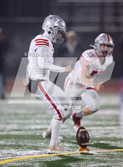 Thumbnail 3 in Ferndale vs. St. Vincent de Paul (CIF NCS D5 Final) photogallery.