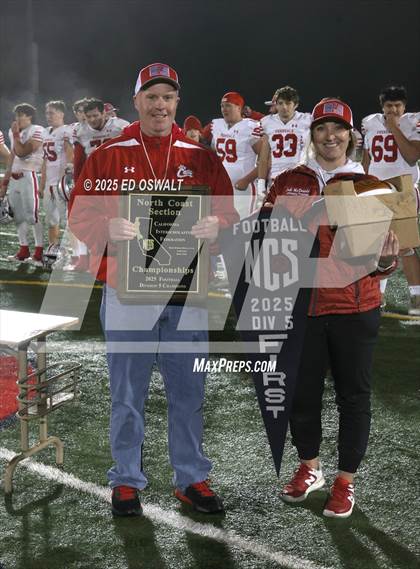 Thumbnail 3 in Ferndale vs. St. Vincent de Paul (CIF NCS D5 Final) photogallery.