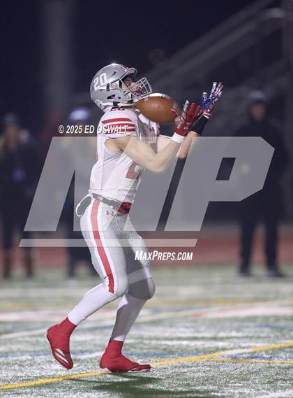 Thumbnail 3 in Ferndale vs. St. Vincent de Paul (CIF NCS D5 Final) photogallery.