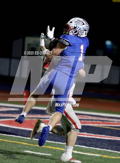 Thumbnail 3 in Ferndale vs. St. Vincent de Paul (CIF NCS D5 Final) photogallery.