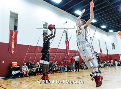 Thumbnail 2 in Strawberry Crest @ Brooks DeBartolo Collegiate photogallery.