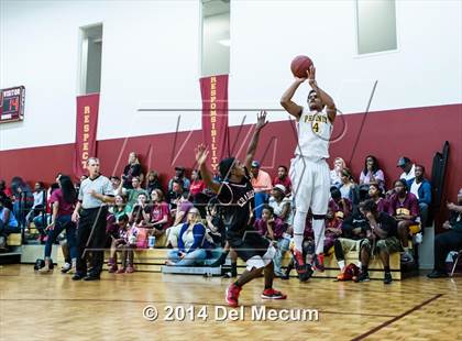 Thumbnail 3 in Strawberry Crest @ Brooks DeBartolo Collegiate photogallery.