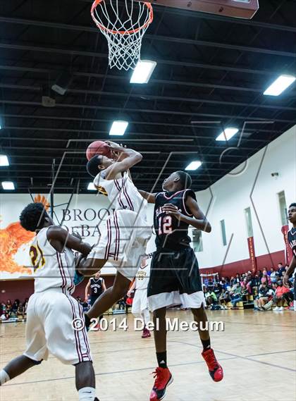 Thumbnail 3 in Strawberry Crest @ Brooks DeBartolo Collegiate photogallery.