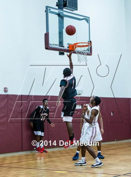 Thumbnail 3 in Strawberry Crest @ Brooks DeBartolo Collegiate photogallery.