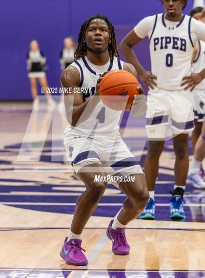 Thumbnail 1 in De Soto @ Piper (KSHSAA 5A Sub-State #2 Final) photogallery.