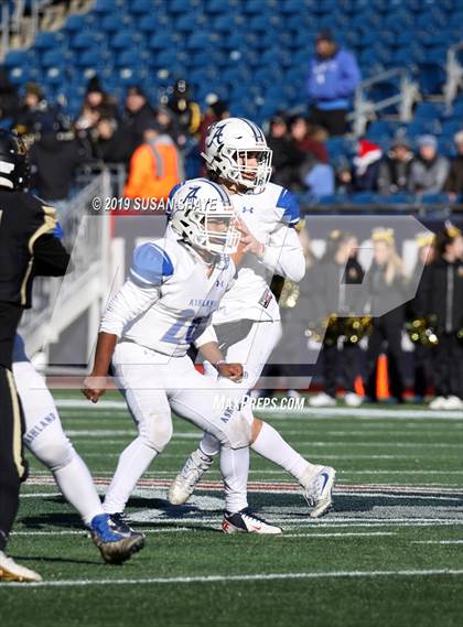 Thumbnail 3 in Bishop Fenwick vs. Ashland (MIAA D6 Final) photogallery.