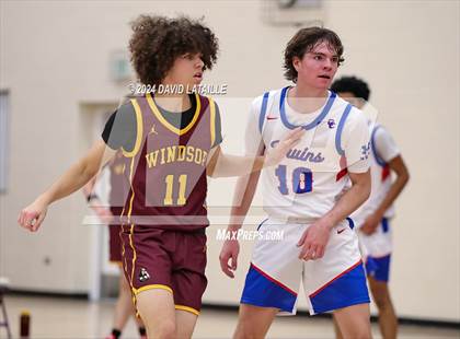 Thumbnail 3 in Windsor vs. Cherry Creek photogallery.